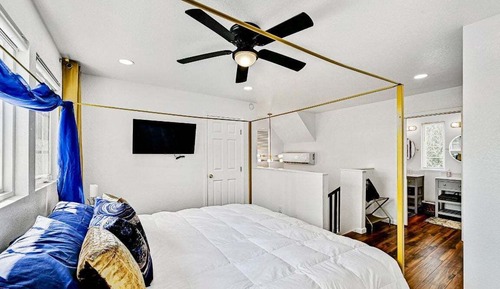 House, 1 King Bed with Sofa bed, Pool Access, City View (Salome's Chateau 10)