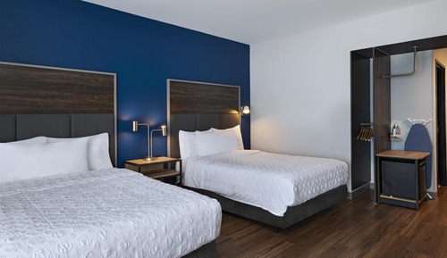 Basic Room, 2 Queen Beds (Roll-In Shower)