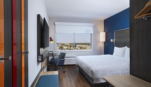 Basic Room, 1 King Bed (Hearing)