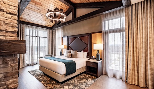 Executive Suite, 1 King Bed with Sofa bed, Mobility Accessible (Hearing Accessible, Roll-In Shower)