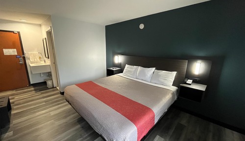 Standard Room, 1 King Bed, Non Smoking, Refrigerator & Microwave