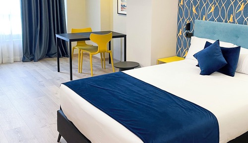 Deluxe Apartment