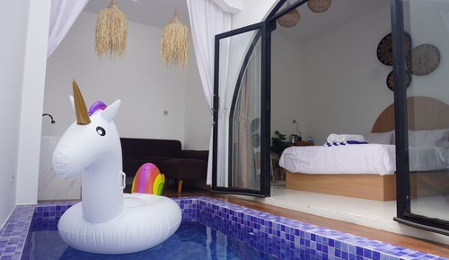 Family Room, Lanai, Pool View