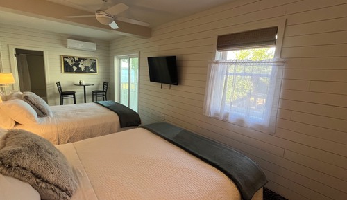 Standard Quadruple Room, Lake View