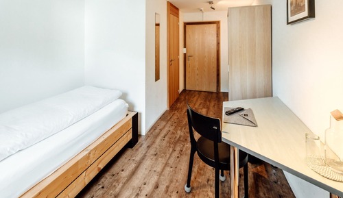 Single Room, Mountain View