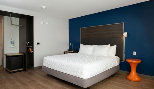 Room, 1 King Bed, Accessible (Hearing)