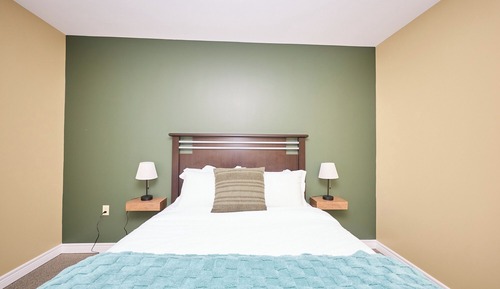 Double Room, 1 Queen Bed, Roll-in Shower, City View
