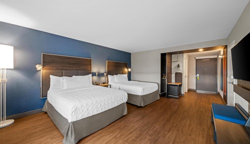 Room, 2 Queen Beds, Accessible (Roll-In Shower)