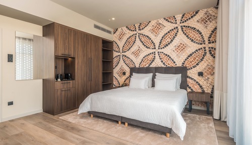 Deluxe Studio Suite