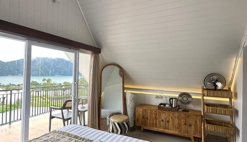 Deluxe Room, Balcony, Lake View