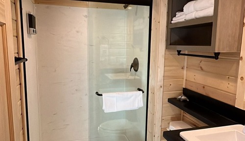 Grand Cabin, 1 King Bed, Patio, Mountain View