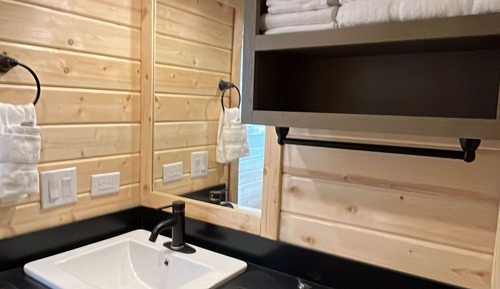 Grand Cabin, 1 King Bed, Patio, Mountain View