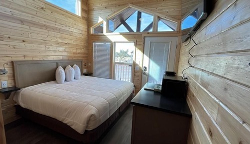 Deluxe Cabin, 1 King Bed, Patio, Mountain View