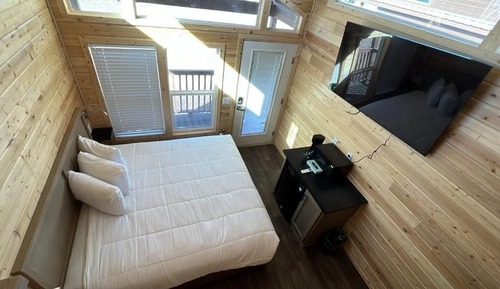 Deluxe Cabin, 1 King Bed, Patio, Mountain View