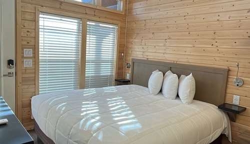 Grand Cabin, 1 King Bed, Patio, Mountain View