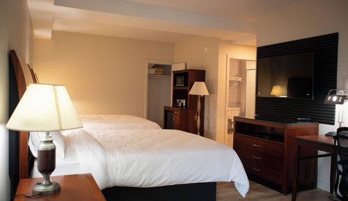 Standard Room, 2 Queen Beds, Roll-in Shower, Non Smoking