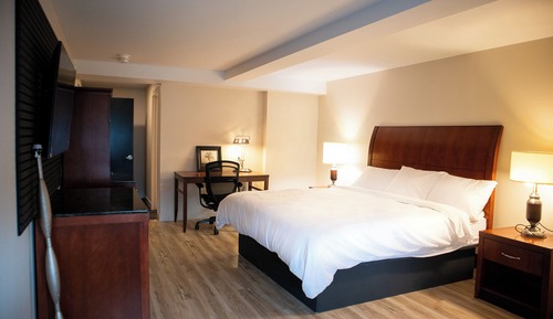 Standard Room, 1 King Bed, Non Smoking, Housekeeping