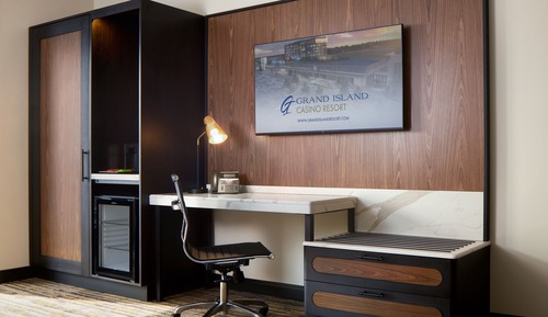 Deluxe Room (King Accessible)