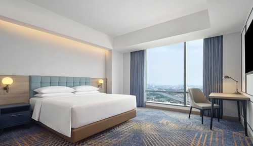 Deluxe Room, 1 King Bed, City View