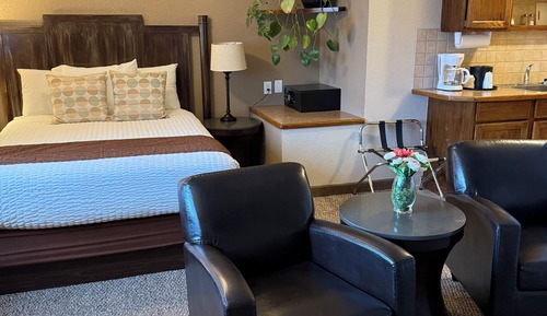 Room, 1 Queen Bed, Kitchenette