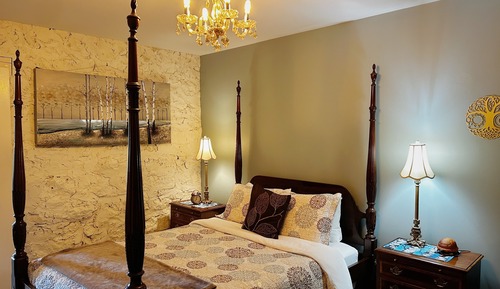 Comfort Room, Patio, River View