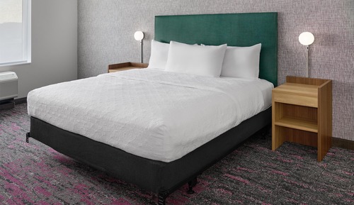 Suite, 1 King Bed, Accessible, Bathtub