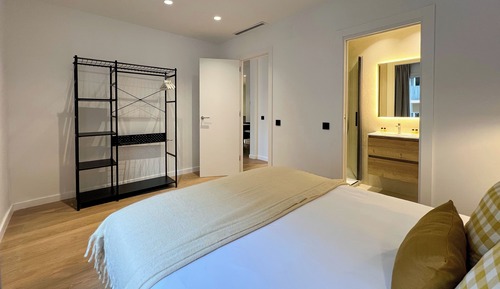 Apartment (4 Bedrooms)