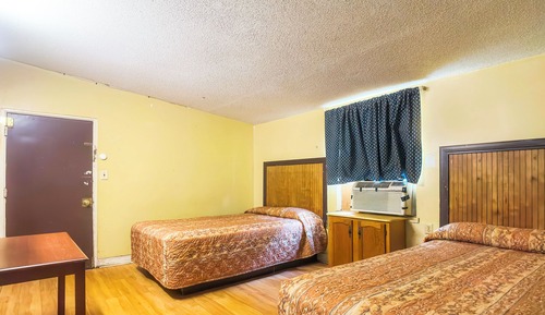 Room, 2 Queen Beds, Smoking
