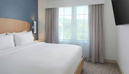 Standard Room, 1 King Bed (Hearing Accessible)