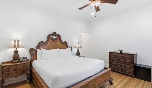 Standard Room, 1 King Bed
