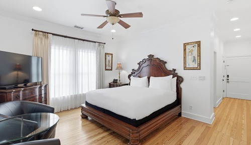 Standard Room, 1 King Bed
