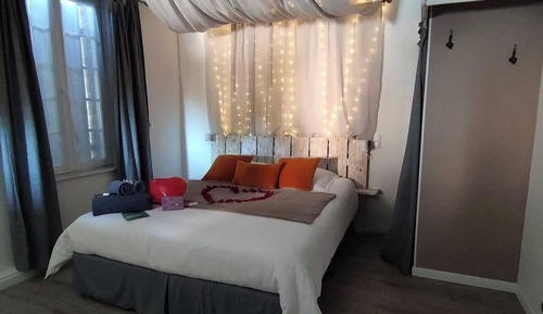 Romantic Double Room, Refrigerator, Garden View