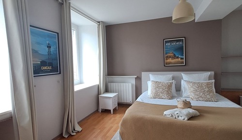 Classic Triple Room, Ensuite, Bay View (Chambre Triple PMR)