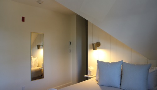 Standard Room, 1 Queen Bed, Partial Ocean View