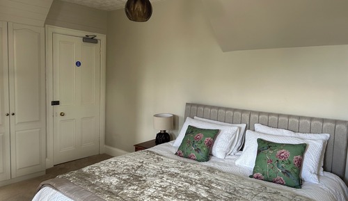 Double or Twin Room (LEWIS)