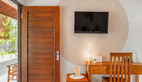 Superior Room, Pool View