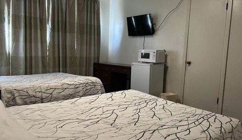 Double or Twin Room, Smoking
