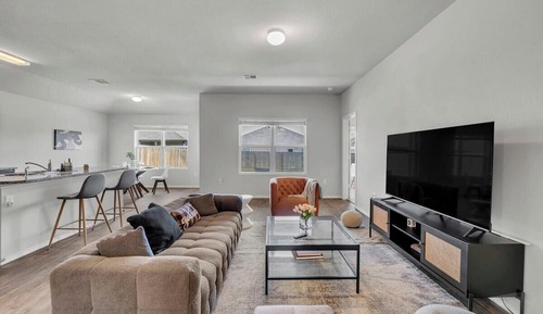 House (4 Bedrooms)