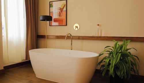 Suite, 1 King Bed, Bathtub