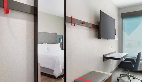 Room, 1 King Bed, Roll-in Shower (Communications, Mobility)