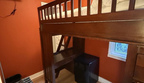 Economy Twin Room, Half Bath