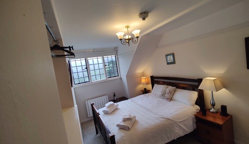 Standard Double Room, Shared Bathroom, Garden View (Oare)