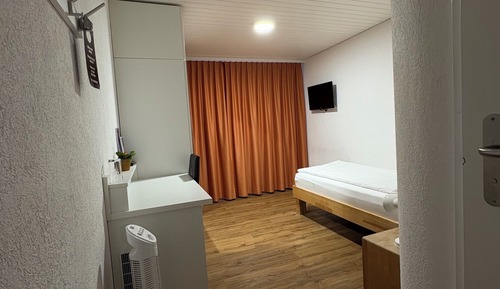 Basic Single Room, Balcony, Courtyard View