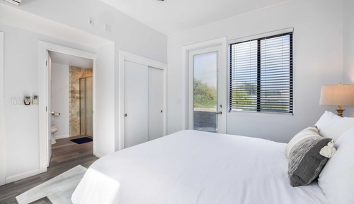 House (2 Bedrooms)