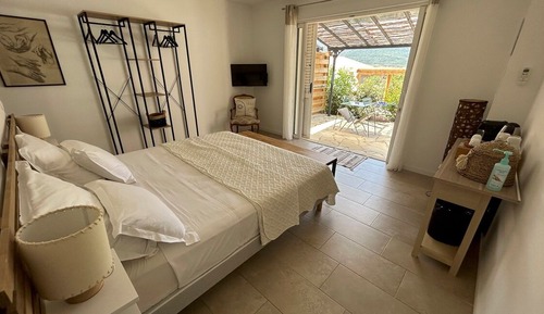 Classic Suite, Patio, Mountain View