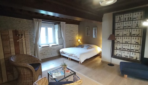 Room, Garden View