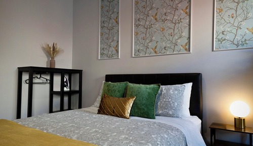 Standard Single Room, 1 Queen Bed, Courtyard View