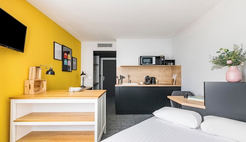 Standard Studio, Garden View