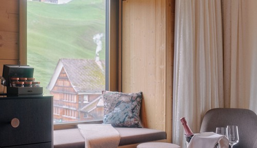 Suite, 1 King Bed (Appenzell)
