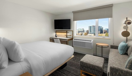 Studio Suite, 1 King Bed with Sofa bed (Hearing Accessible)